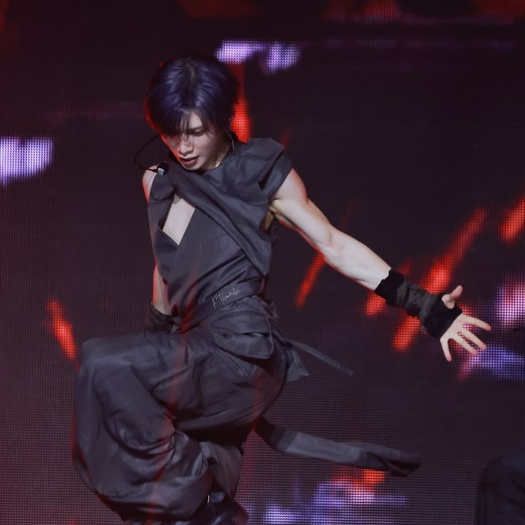 andfuckkq's tweet photo. yeosang always striking the nastiest poses, like he be serving 9.5 earthquake on the cunter scale https://t.co/VMvVRfz9iF