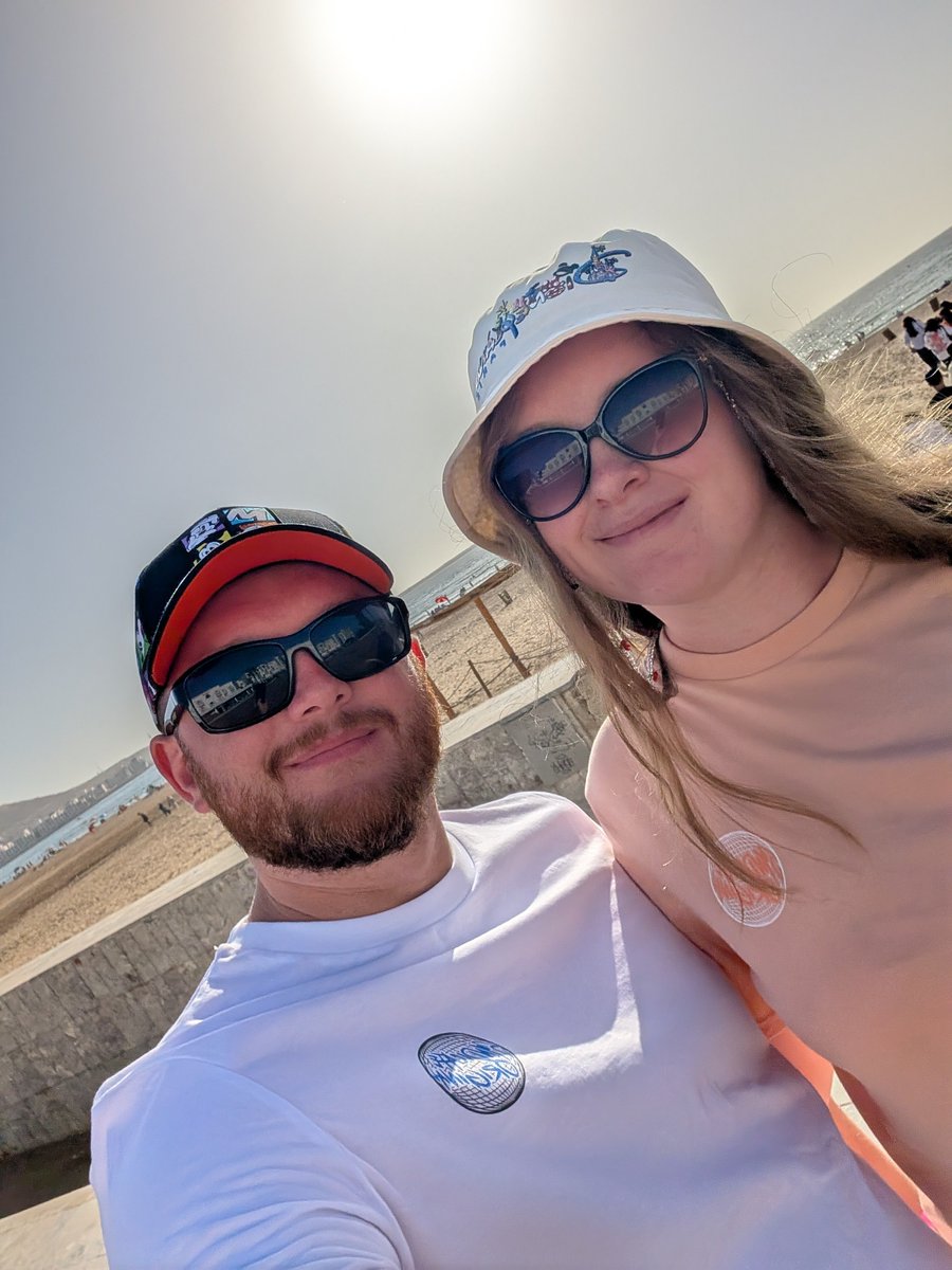Meganleo17's tweet photo. Would of felt wrong going to a completely random holiday spot and not repping @Syndicate @SyndicateOG 
An additional @The110Farm merch shot while we wait at the airport for our 10pm flight 🤍🌍 you made it to Morrocco!! https://t.co/h0AkYDhiYo