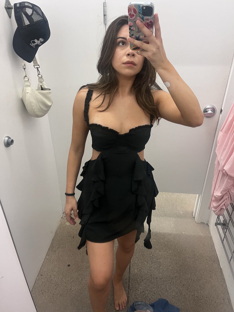 Lockelamoraaa's tweet photo. Kiona wants to be a porn star https://t.co/CLS22vNdft