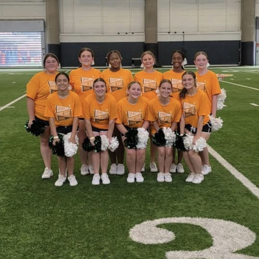 RockwoodTigers1's tweet photo. The RHS cheerleaders will be on the field tonight at the Kennesaw State at Tennessee 🏈 game during pregame activities. Congratulations to the cheerleaders and their coaches Joey King and Tiani Porter for this great opportunity. #GoGreen https://t.co/k5Eovckvyz