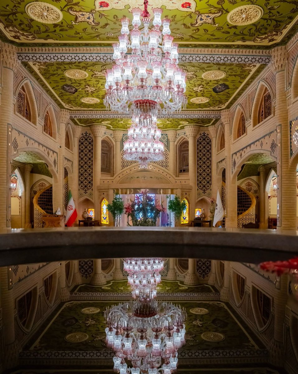wana_visualss's tweet photo. 🇮🇷 A hotel in Tehran that is a masterpiece of traditional Iranian architecture. https://t.co/eYLDpHgGfz