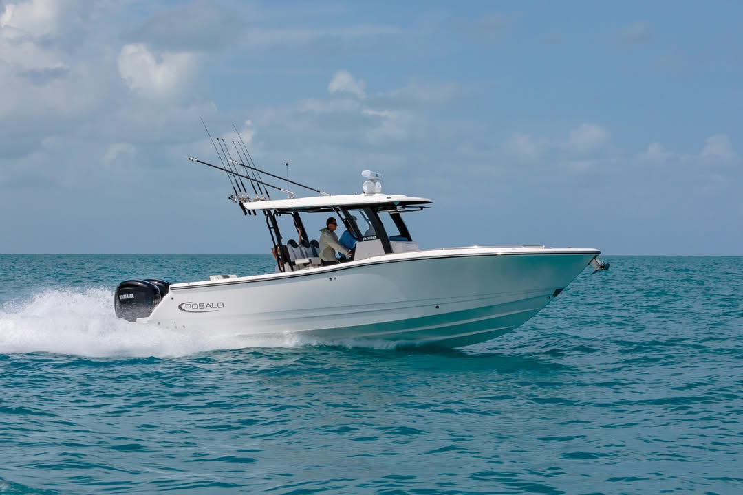 MegEngleby7i's tweet photo. Built for offshore waters, the Robalo R300 center console combines serious fishing performance with a smooth, comfortable ride. Chase big game or cruise at speed in this premium vessel, engineered to elevate every moment on the water. Call +1 https://t.co/N7aFfihlYy
