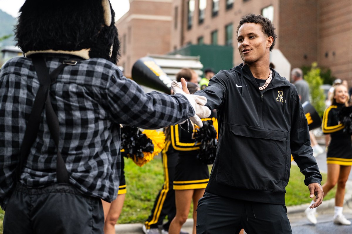 AppState_FB's tweet photo. Mountaineer Walk ☑️
#GoApp #BeatUNCC https://t.co/S4y5zspKpB