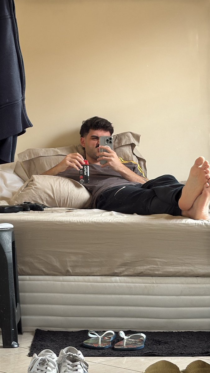 matheusgrtzz's tweet photo. meu sábado sendo assim https://t.co/OHMs548ge0
