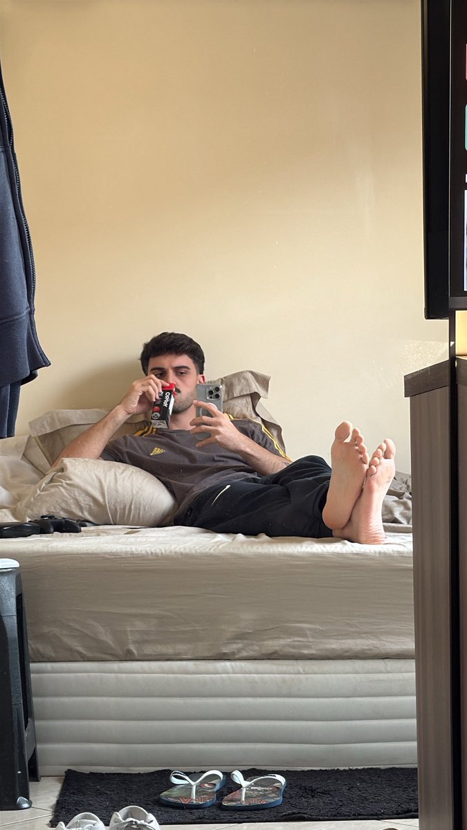 matheusgrtzz's tweet photo. meu sábado sendo assim https://t.co/OHMs548ge0