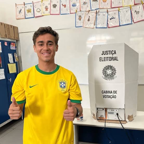 bruceeewayneee_'s tweet photo. É bom demais se entregar para o prazer de venerar macho da direita! 🫡🇧🇷2️⃣2️⃣ https://t.co/e7ZeL0BjKA