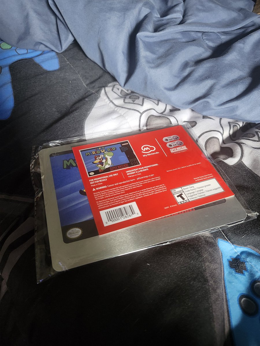 Zakku_san's tweet photo. My Super Mario™ World Desktop Metal Display (Nintendo Switch™ Online member exclusive) has arrived in mail today! #MyNintendo #SuperMarioWorld #SMW #DesktopMetalDisplay #NSO #NintendoSwitchOnline #SNES #SuperNintendo https://t.co/DEKqYnrb85