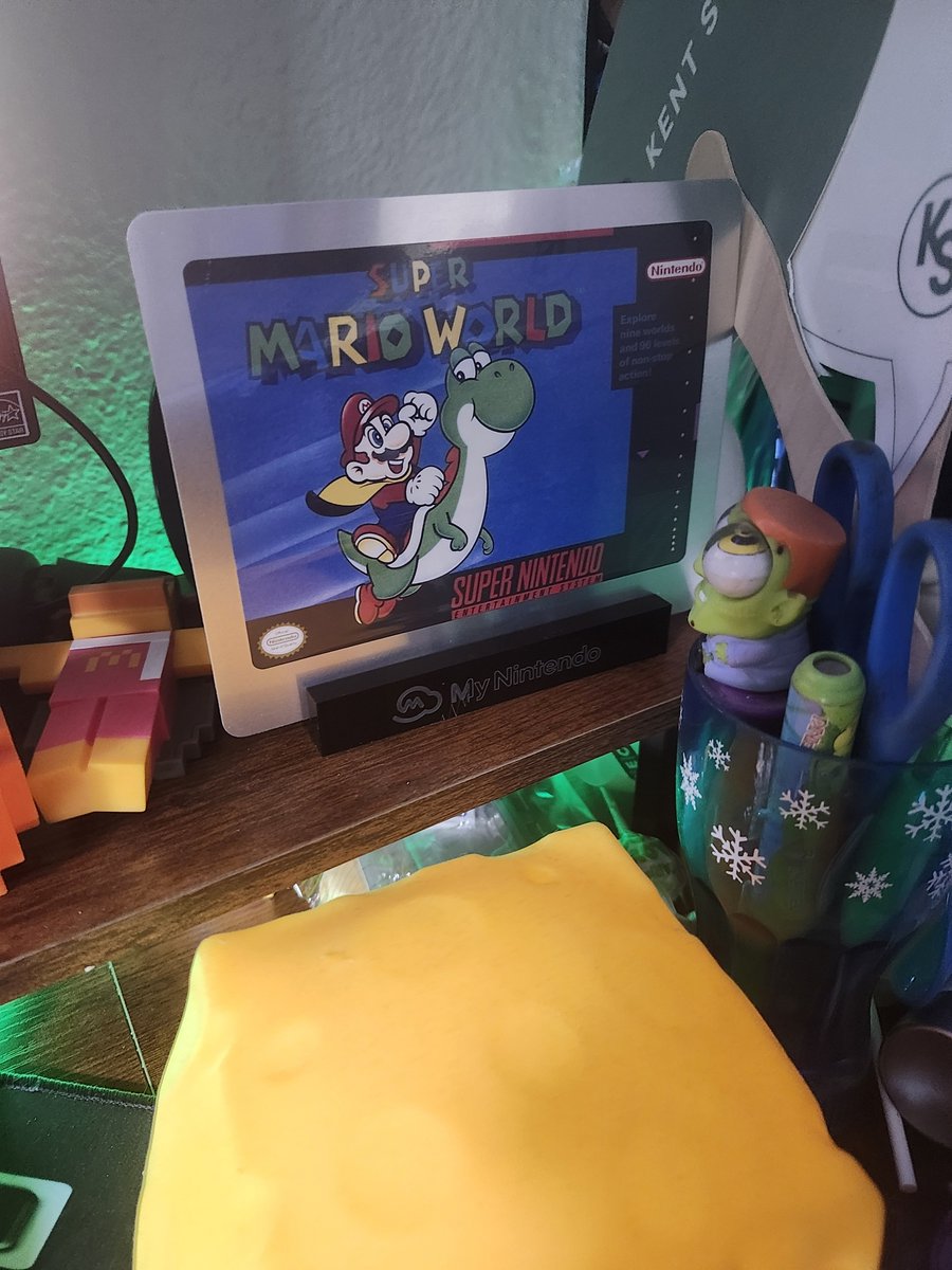 Zakku_san's tweet photo. My Super Mario™ World Desktop Metal Display (Nintendo Switch™ Online member exclusive) has arrived in mail today! #MyNintendo #SuperMarioWorld #SMW #DesktopMetalDisplay #NSO #NintendoSwitchOnline #SNES #SuperNintendo https://t.co/DEKqYnrb85