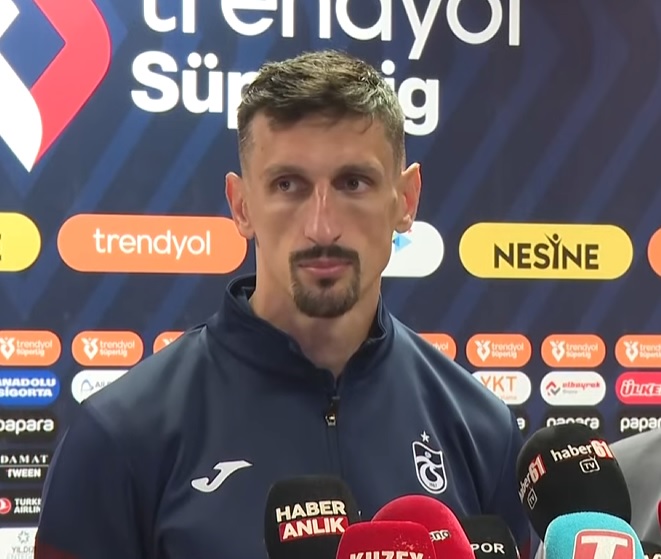 futbolarena's tweet photo. Savic: "Hakemlerin herkese eşit şekilde adil davranmasını istiyorum. Sadece Trabzonspor'a değil, tüm takımlara adil davranılması taraftarıyım." https://t.co/gtxoUB3Zcp