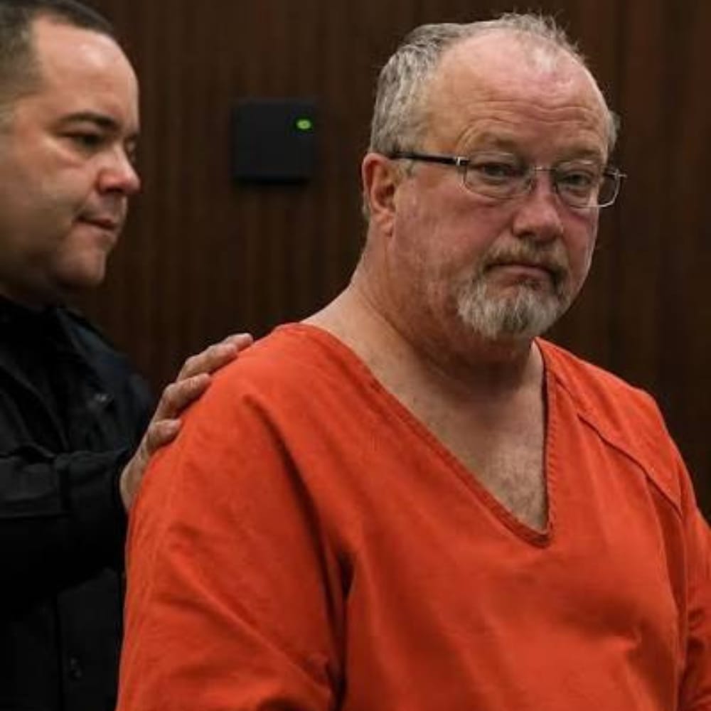 EnsedeCiencia's tweet photo. 🇺🇸❤️ En 2015, George Pickering II se enfrentó armado a la policía dentro de un hospital de Texas para impedir que retiraran el soporte vital de su hijo, George Pickering III. Fue detenido y encarcelado. Su hijo sobrevivió y logró recuperarse. https://t.co/bDdF6u87zo