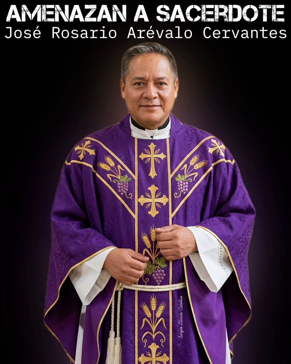 GARCIPAVON's tweet photo. 💥¡ALCALDE DE MORENA AMENAZA A SACERDOTE!🙏
El alcalde morenista del municipio de Jaltocán, Hidalgo, Guillermo Amador Lara, lanzó una advertencia pública al párroco local José Rosario Arévalo Cervantes (conocido como el "Padre Chayo"). El hecho ocurrió a mediados de septiembre de 2026 durante la presentación de su informe de gobierno. El mensaje ha sido ampliamente interpretado por la opinión pública, feligreses y medios de comunicación como una amenaza e intento de censura.
La advertencia se dio en un clima de extrema tensión y consternación en la región de la Huasteca hidalguense, ya que apenas 48 horas antes fue as3sinado el sacerdote Román de la Cruz Hernández, párroco de una comunidad vecina en Huejutla.
El reclamo del alcalde surgió a raíz de que el "Padre Chayo" acostumbra fijar posturas críticas sobre la realidad social, la administración pública y presuntos actos de corrupción en el municipio durante sus sermones dominicales.
✍️  Presbitero Maximo R. Cruz