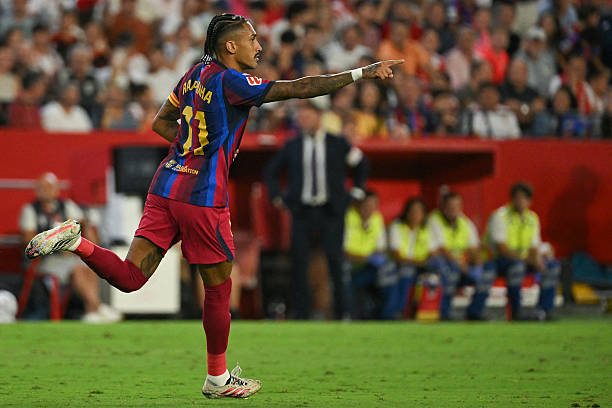 Qatari's tweet photo. شوط صعب على برشلونة 

إشبيلية نجح في تقليل خطورة هجوم برسا فليك

رافينها هو الحل دائماً https://t.co/adl5jPl7Jg
