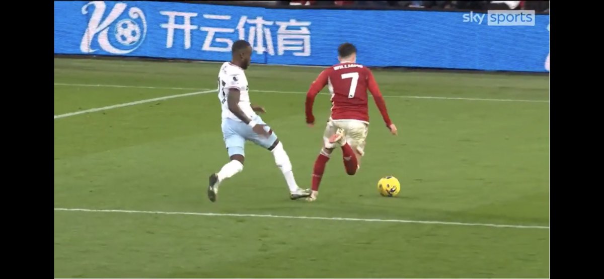 PezKed's tweet photo. Poor today. But we don't beat the teams "we should beat", we never learn. 

But the consistency again, is fucking shite.

Not given as a penalty btw. https://t.co/6V9dWBPUZv