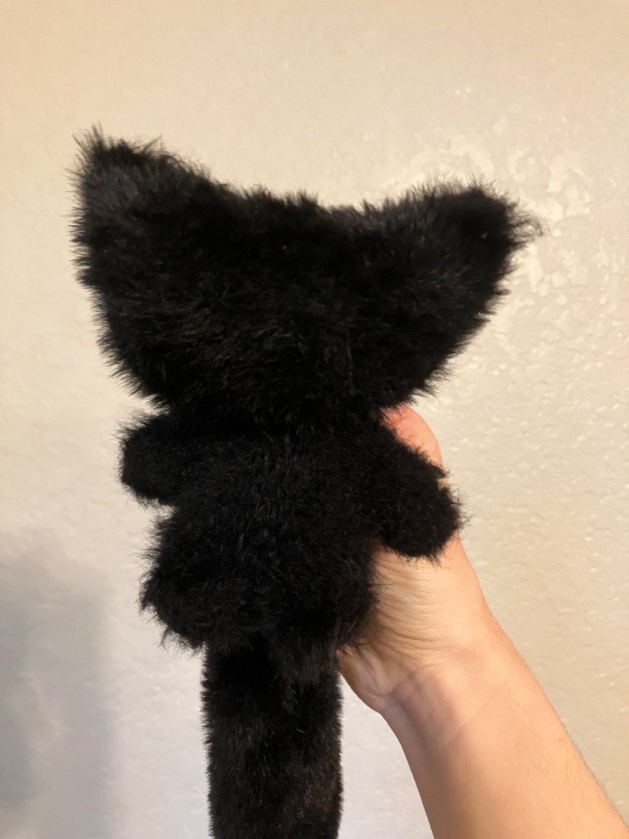 wimterdoll's tweet photo. Punpun was sewing a plush, but he ran out of buttons, so he has to buy more because he also doesn’t have anything with buttons he can tear apart. Here’s the progress so far! https://t.co/N5mcibNCvD