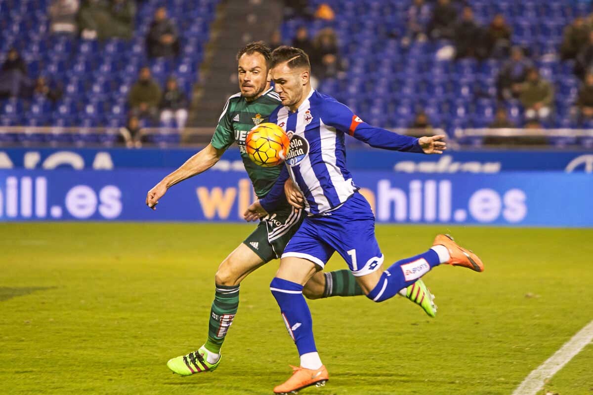 betisweb's tweet photo. 📊  #DATOS Enfrentamientos históricos y curiosidades
⚔️ @RCDeportivo vs @RealBetis

➡️ https://t.co/Qg8tpcWl9A
📅 J-7 - hoy a 18,30 H
✍️ @Jucaro1954
🏟️ Riazor Abanca
👨‍⚖️ Soto Grado
🖥️ López Toca
📺 Dazn

➡️ Ficha https://t.co/HnKYteMsBm

#DíadeBetis #DeporRealBetis #Betis💚 https://t.co/mksy8KbNEO