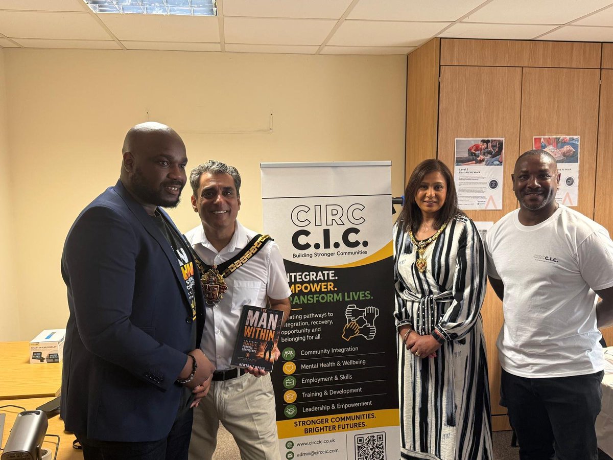 WolvesMayor's tweet photo. Thank you to CIRC CIC for inviting me to your Men’s Mental Health Seminar. It was a privilege to attend and hear from those working to raise awareness and support men’s mental health across our communities.

An important conversation, and one we must continue 💙 #wolverhampton https://t.co/At4YHJ8LFF