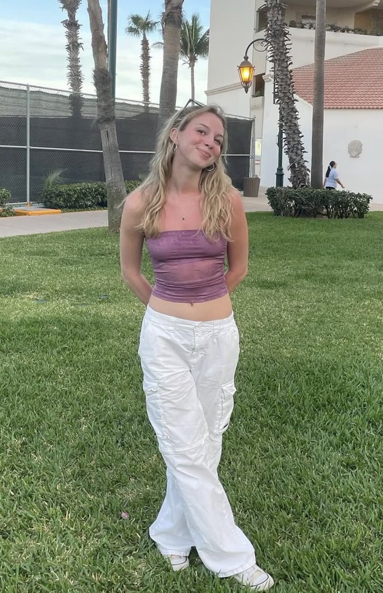 Bdmilly83's tweet photo. My irl from grade school is just as hot as I remember 🥵 https://t.co/OHsIup7Lz5