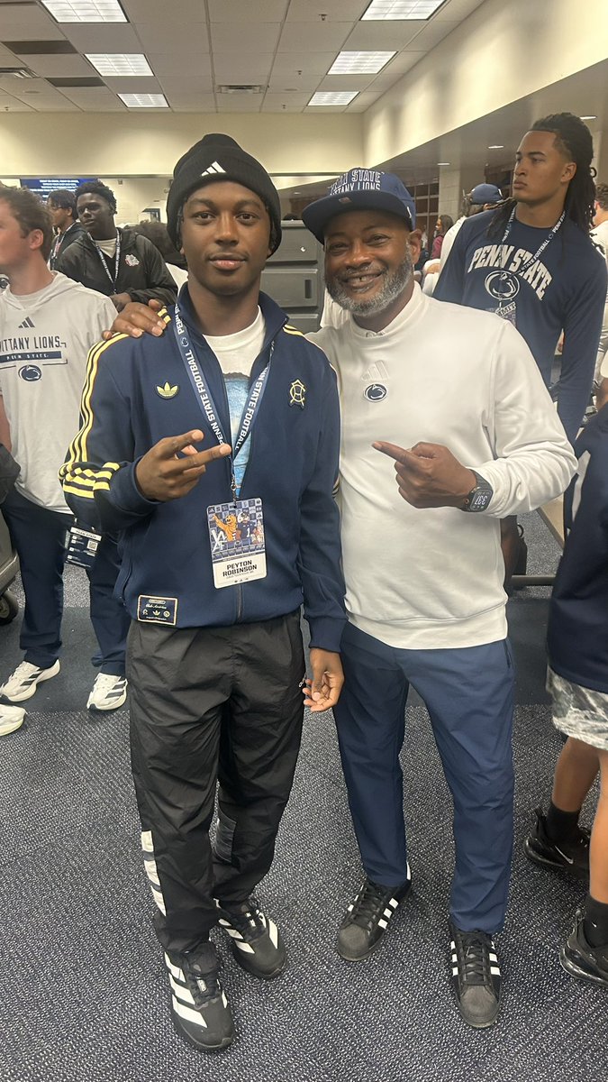 7PRobinson's tweet photo. PENN STATE OFFERED! @CoachTerryPSU @TankSmithPSU 
@Detroit_CTFB @CoachRush_CTFB @CoachDaws_ @Coach_Cash_ https://t.co/Id5gp21EDo