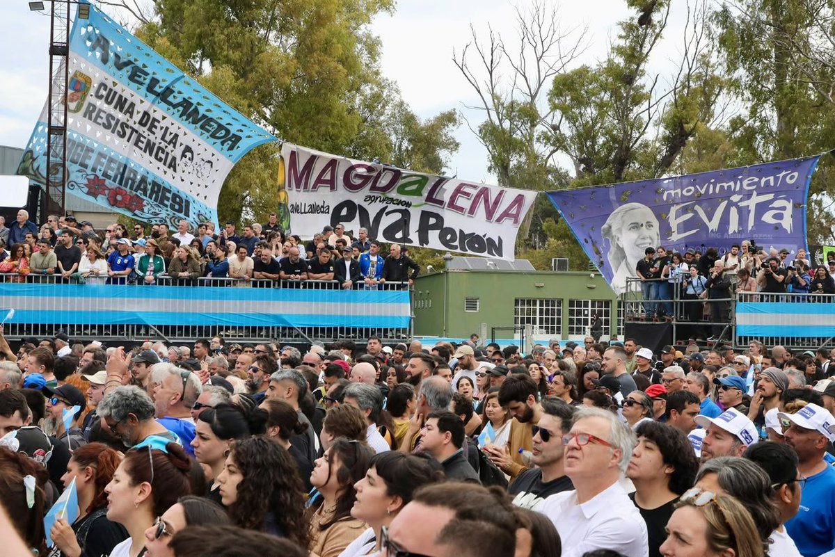 jorgeferraresi's tweet photo. EL INICIO DE UN CAMINO DISTINTO🇦🇷

Con la comunidad organizada, con los mejores en cada territorio, con la construcción de mayorías para que la Argentina deje de ser una confederación de provincias y vuelva a ser una Nación, que produzca, genere trabajo y todas las condiciones para que el pueblo viva feliz.

Ese camino lo empezamos a construir. Y es con @Kicillofok