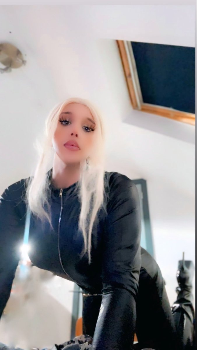 AudreMarcel's tweet photo. should i bring back the blonde &amp; catsuit era, or leave her somewhere in 2024? 

#BlondeEra #Catsuit #BlackCatsuit #BlondeGirl #DarkFeminine #FemmeFatale #LanaDelReyAesthetic #UltraviolenceAesthetic #OldMe https://t.co/eA0tm4cyyW