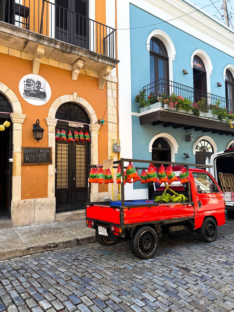 celiiimar's tweet photo. Postcards from Old San Juan 🇵🇷💌 I’ll never get over all the beautiful, colorful homes. https://t.co/YWE9br8AZP