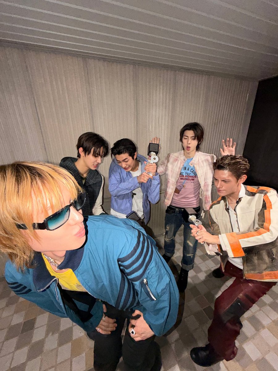 zhaotyufan's tweet photo. cortis silly poses during group photos is my favorite genre https://t.co/rjVtCD8PEL