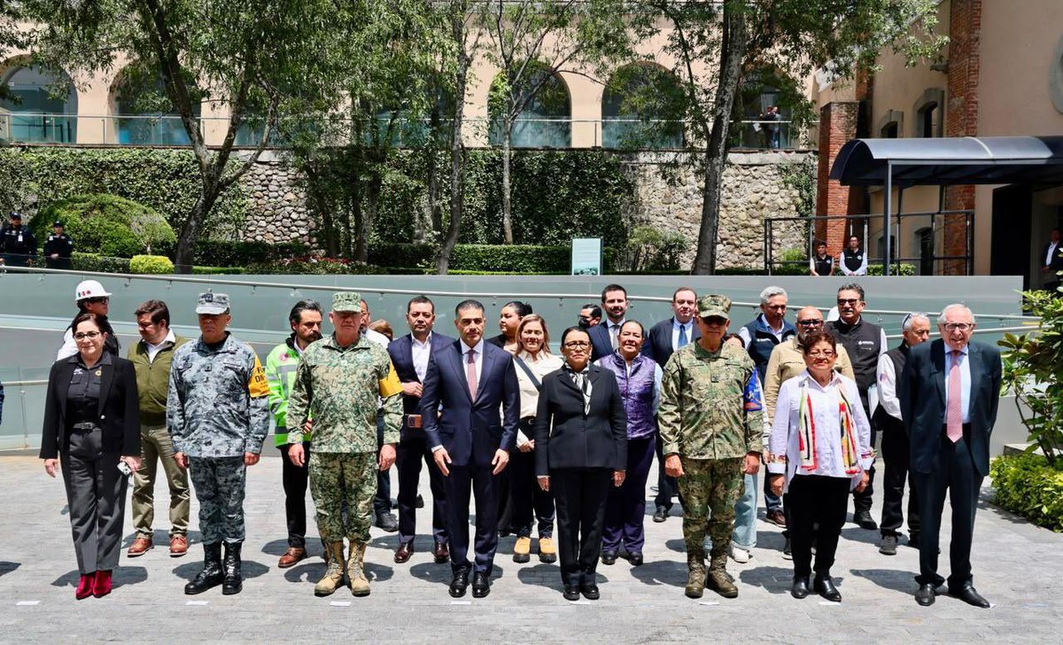 rosaicela_'s tweet photo. Con la anfitrionía del secretario @OHarfuch, participamos en el #SegundoSimulacroNacional2026, desde la @SSPCMexico, donde posteriormente se llevó a cabo la sesión del Comité Nacional de Emergencias. La prevención es nuestra mayor fuerza y trabajando juntos fortalecemos la cultura de la protección civil. 🇲🇽👷🏼👷🏽‍♂️👷🏻‍♀️ @Claudiashein @Defensamx1 @AlmiranteSrio @ErnestinaGodoy_ @laualzua @ClaraBrugadaM @armentapuebla_ @ramirezlalo_ @AlfonsoDurazo
