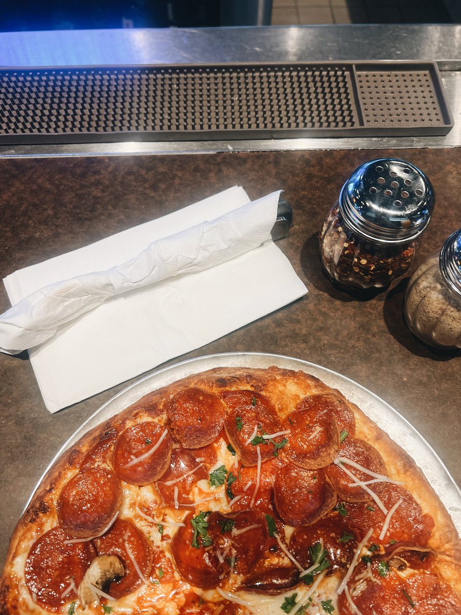 DegiXP's tweet photo. Been eating healthy (ier) all week, but today I’m like Fu*k it 🤷🏾‍♂️, pizza and beer it is! https://t.co/I2JTNtnFFh