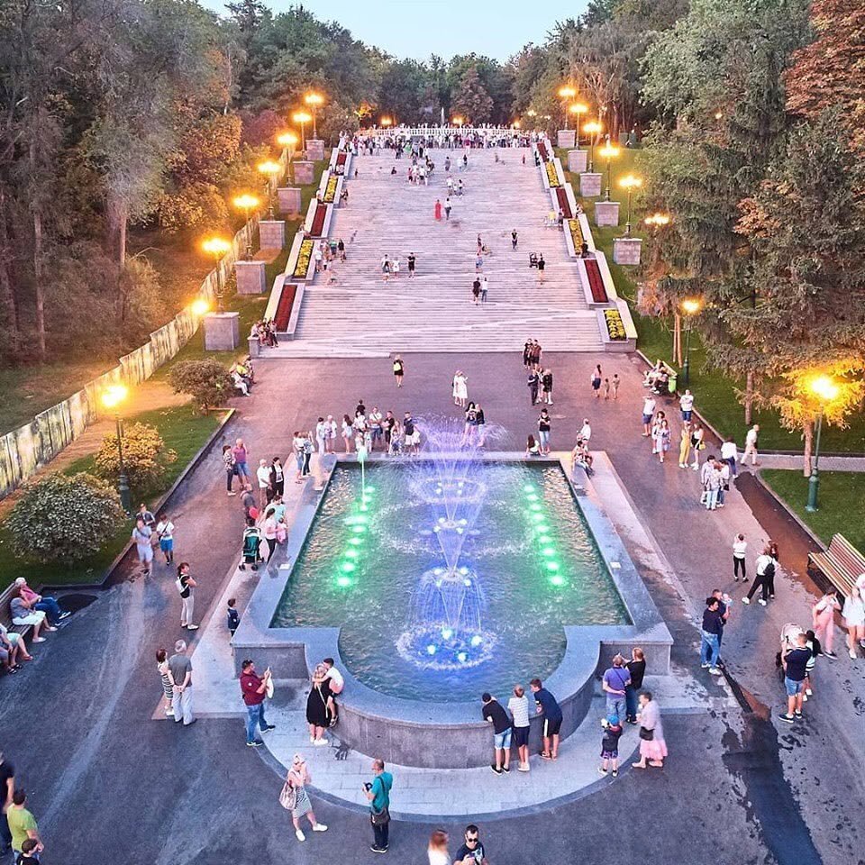 NastindaViolet's tweet photo. DUDE, NO WAY THAT'S A "CASCADE" STAIRS FROM MY HOMETOWN😭
#thegametheorists #Kharkiv #Ukraine https://t.co/C3dLY16IGr