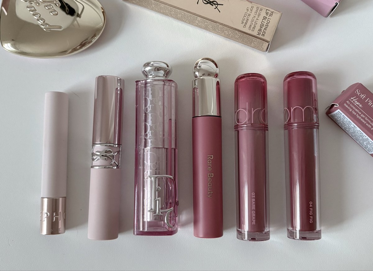 lilymrnd's tweet photo. coisitas novas de maquiagem !! o blush foi presente de aniver eheh https://t.co/i8BR4jG1EO