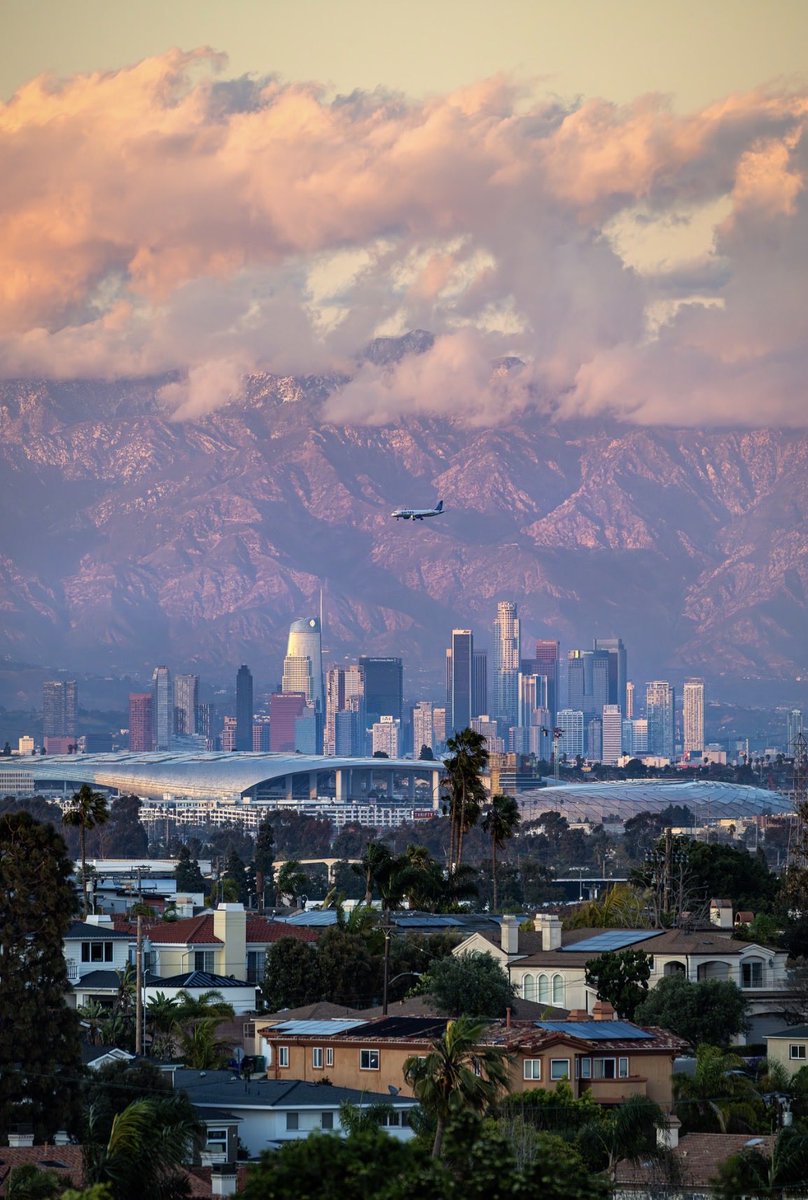 bay_photography's tweet photo. LAs air quality has improved significantly over the last 20 years.  But yes the clarity during COVID was amazing and what can be. https://t.co/PnvHdMYqyU