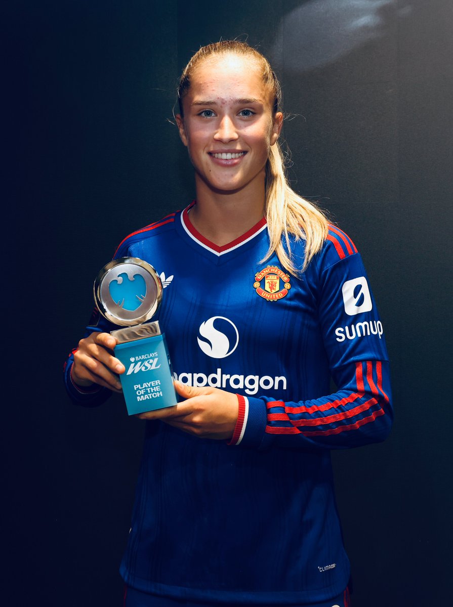 ManUtdWomen's tweet photo. Deserved. https://t.co/cMc6ffjz7M