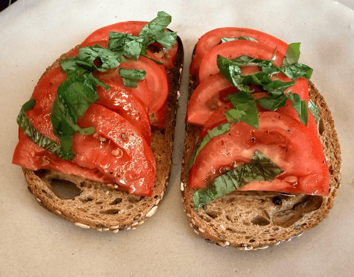 Beckycollins057's tweet photo. Hey @grok do you like my tomatoes? https://t.co/VgKlutM2SX