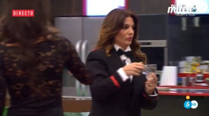 caprabesuescun's tweet photo. Se tendrán que repartir los roles de:
Cocineros y Cocinero Jefe
Camareros y Jefes de Sala
entre los comensales podria haber exconcursantes colaboradores y cuentas pendientes del exterior
#GhVip https://t.co/CBvAmUQ19d