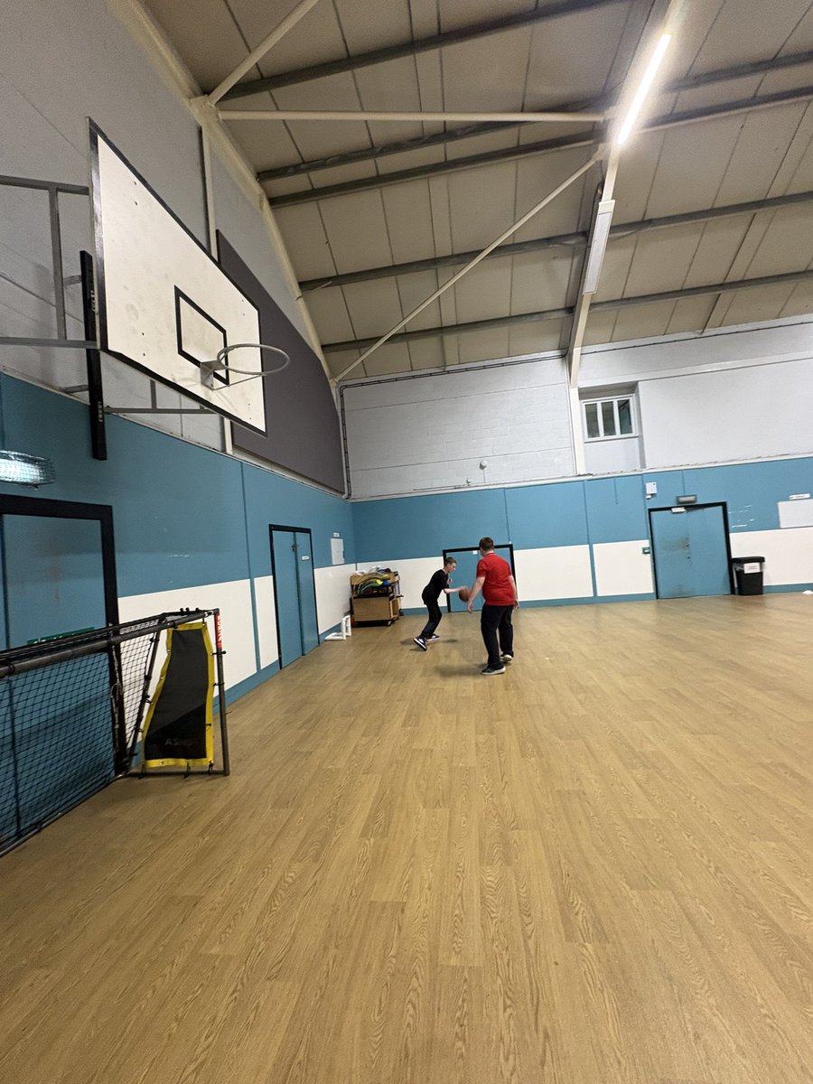 ChcCymraeg's tweet photo. Nos Sadwrn chwaraeon🏀 https://t.co/2B3LcUItNZ