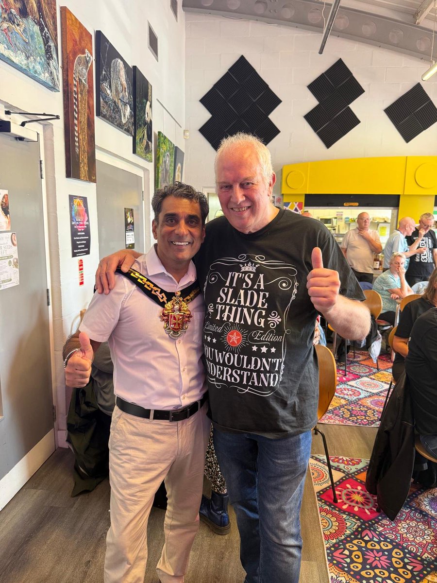 WolvesMayor's tweet photo. It was a great honour to be invited by the Slade Fans Convention to the unveiling of this statue celebrating our city’s legendary band, Slade! https://t.co/sijfMMDKj6