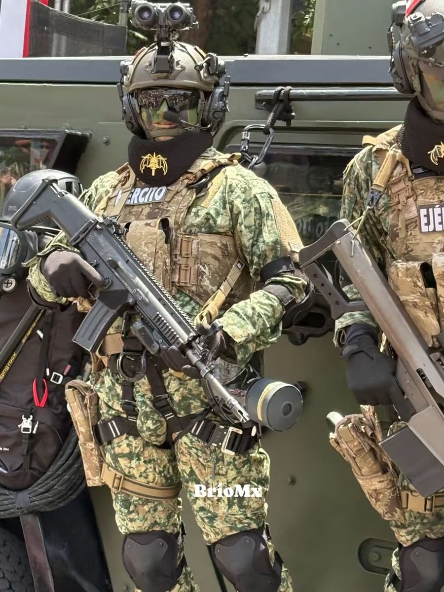 EJTO_FAM_GN's tweet photo. Fuerzas especiales del Ejército mexicano captados en el desfile militar 2026. https://t.co/XkWU5p5lbA