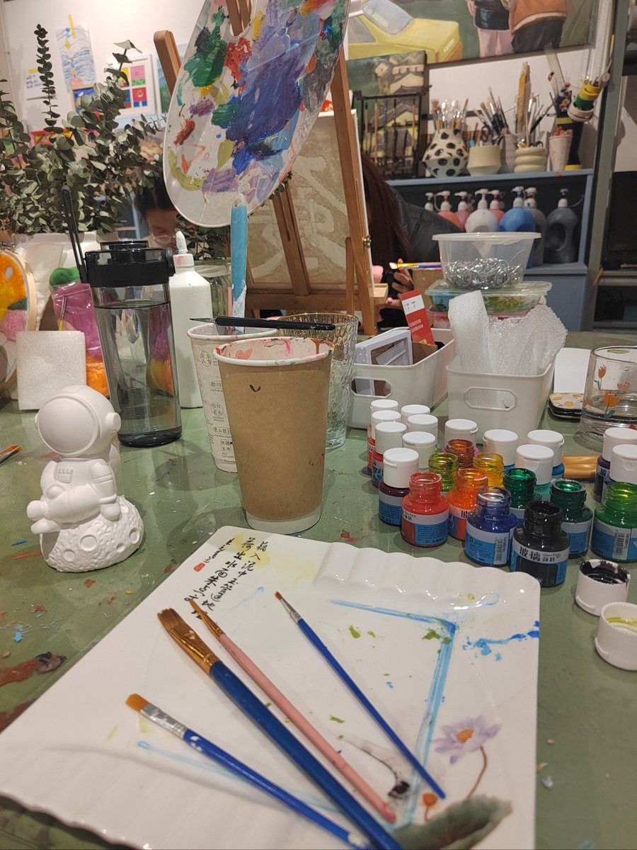 quqruq's tweet photo. Immerse in this vibrant watercolor workshop—brushstrokes, colors, and quiet creativity turn everyday moments into tiny masterpieces. https://t.co/MlFcBMiyju