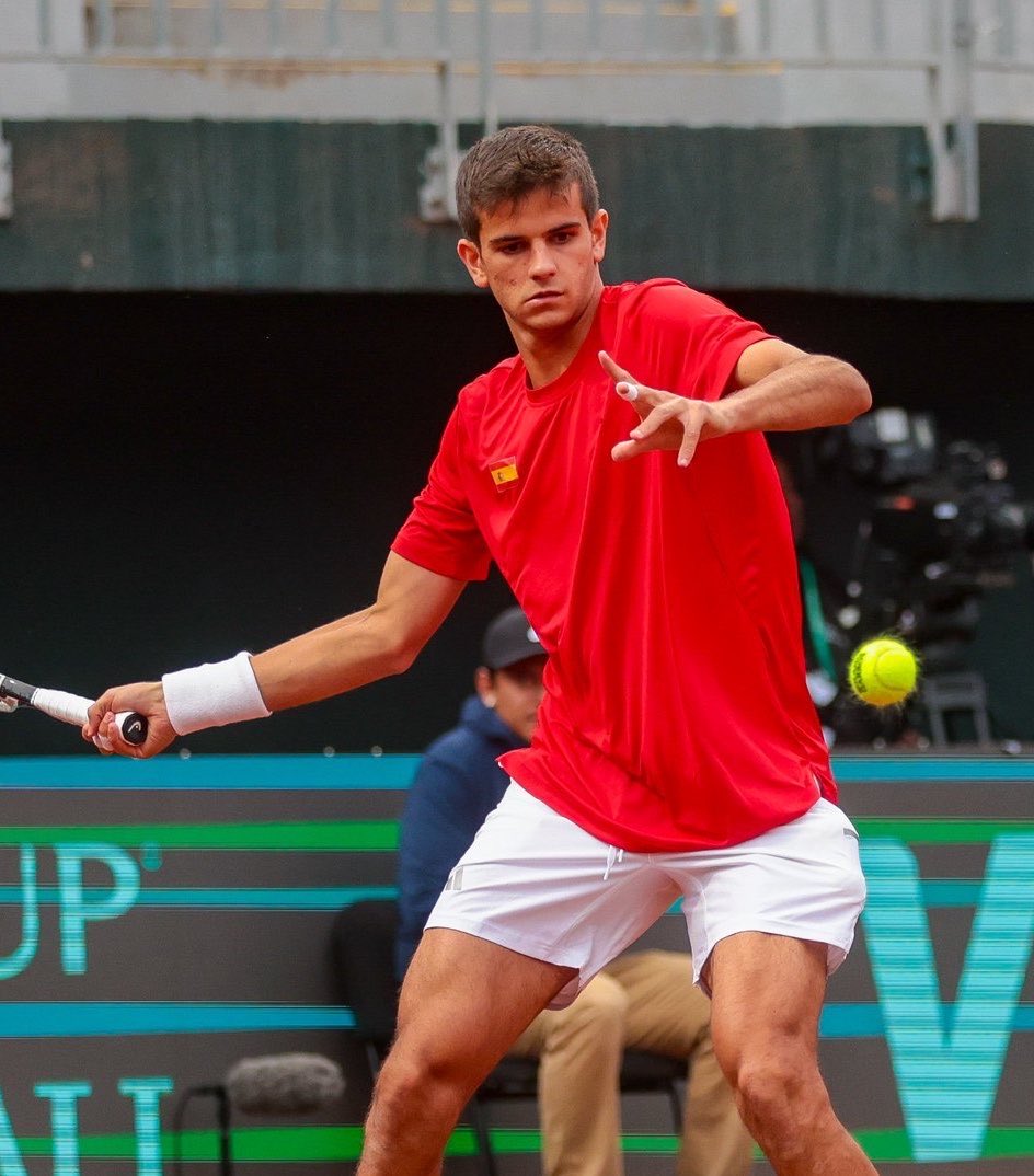 jmgmoron's tweet photo. Hace un año, Rafa Jódar alternaba la Universidad en EEUU con Challengers. Dani Mérida, compitiendo en torneos Challenger.

Rafa siendo el 325 del mundo. Dani, el 173.

Hoy, lideran a España 🇪🇸 en una plaza tan difícil como Chile y jugando como dos veteranos.

Qué absoluta barbaridad de cantera y futuro tenemos en España.

A un pasito de Bolonia!!!