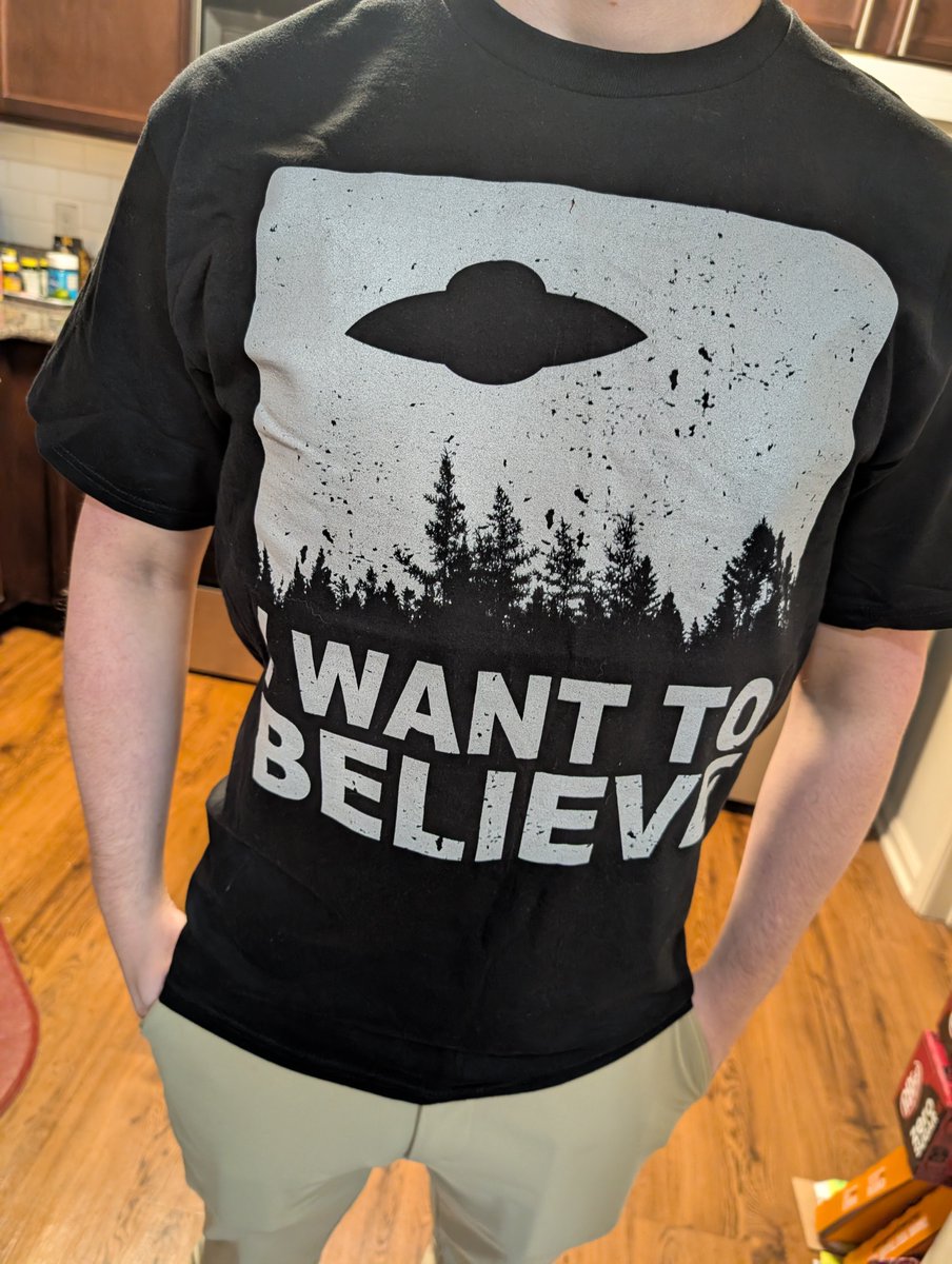 hairsprayhippie's tweet photo. Random Cute moments with my dog and hubby, he's obsessed with this X Files shirt i got him (our fav show rn) and I love my new book holder ☺️🩷📚 https://t.co/uWIwseOjSK