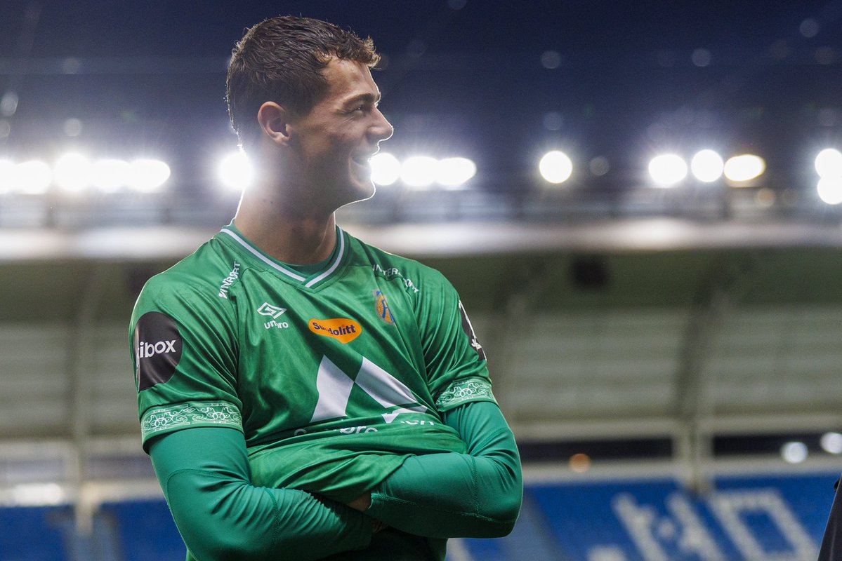 AalesundsFK's tweet photo. Hvilken? 

De er helt rå begge to! 🥰 https://t.co/VJger37CBD