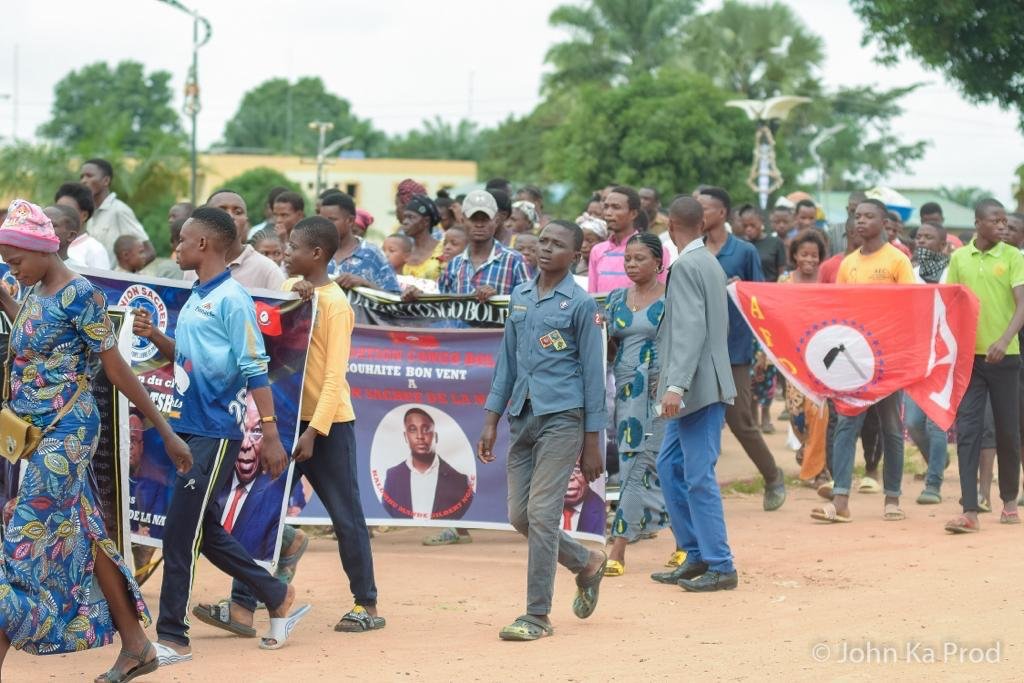 gradidupeuple's tweet photo. Kananga a besoin d’espoir, de vision et d’engagement. 🇨🇩

Quand des hommes et des femmes se lèvent avec la volonté de servir, de rassembler et de contribuer au changement, l’espoir prend forme.

Kalumbu Mande Gilbert Nonge et ses compagnons portent un message qui mérite d’être https://t.co/tGeQwWPs4K