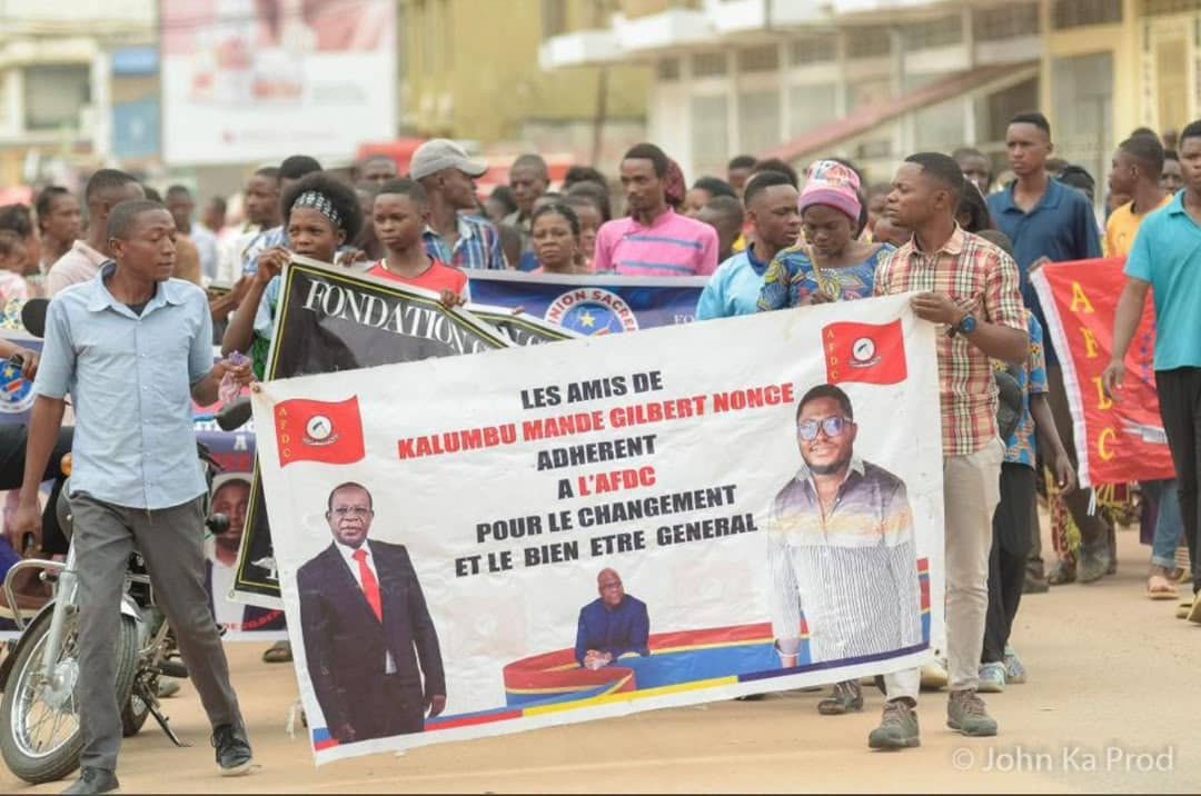gradidupeuple's tweet photo. Kananga a besoin d’espoir, de vision et d’engagement. 🇨🇩

Quand des hommes et des femmes se lèvent avec la volonté de servir, de rassembler et de contribuer au changement, l’espoir prend forme.

Kalumbu Mande Gilbert Nonge et ses compagnons portent un message qui mérite d’être https://t.co/tGeQwWPs4K