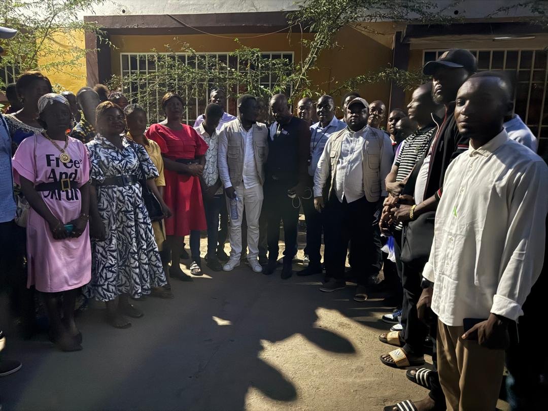 gradidupeuple's tweet photo. Kananga a besoin d’espoir, de vision et d’engagement. 🇨🇩

Quand des hommes et des femmes se lèvent avec la volonté de servir, de rassembler et de contribuer au changement, l’espoir prend forme.

Kalumbu Mande Gilbert Nonge et ses compagnons portent un message qui mérite d’être https://t.co/tGeQwWPs4K