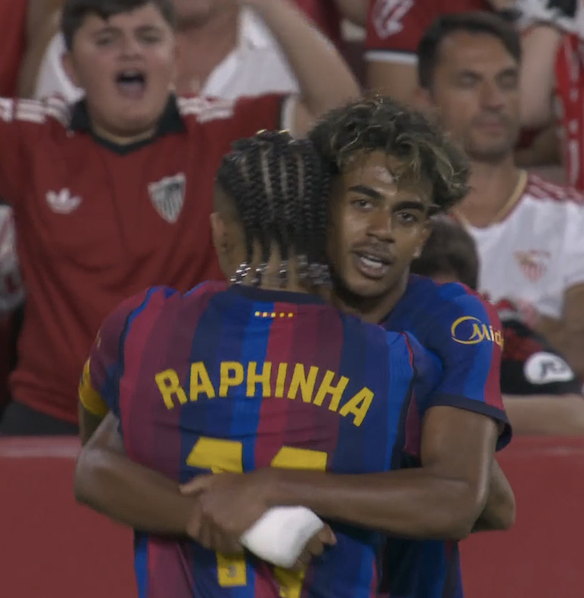 TouchlineX's tweet photo. 🚨 𝗦𝗧𝗔𝗧: Lamine Yamal has now produced 13 G/A in his last 6 games! ✨💫

vs Vallecano: ⚽️⚽️
vs Valencia: ⚽️⚽️
vs Feyenoord: ⚽️⚽️🅰️
vs Levante: ⚽️⚽️
vs Racing: 🅰️🅰️⚽️
vs Sevilla: 🅰️ https://t.co/tsdaE97zAy