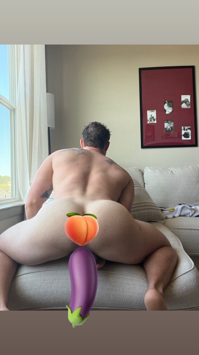 JordanSebxx's tweet photo. Suck it from the back 👅👅 https://t.co/hCOgnCY3O1