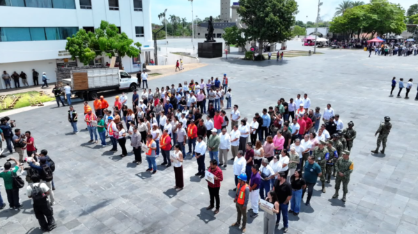 ahoranoticiamx's tweet photo. 🔴#AHORA| 🚨 Tabasco evacúa Palacio de Gobierno en 47 segundos durante simulacro
El municipio de Centro registró la mayor movilización, con 57 mil 767 personas y mil 078 inmuebles.
|#AhoraNoticias |#Noticias |#Nacional #Tabasco #JavierMay #SimulacroNacional2026 #19DeSeptiembre
Nota aquí: ⬇️
https://t.co/pbLeJt42OX