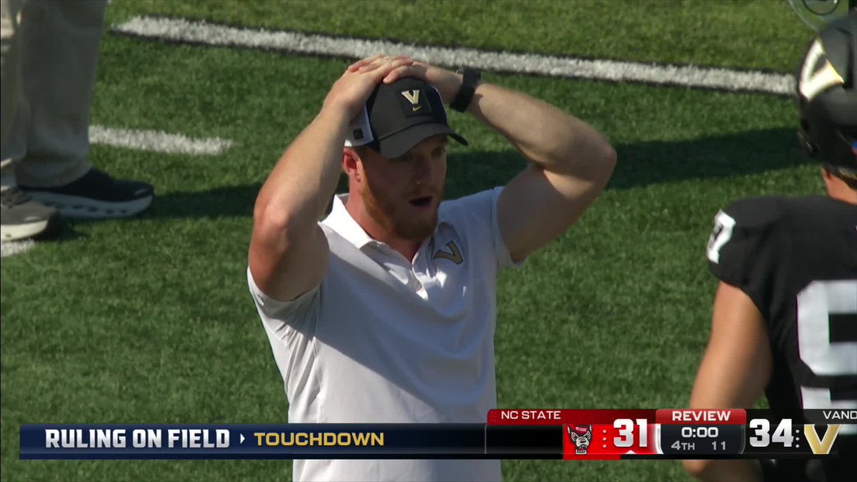 ESPNCFB's tweet photo. That NC State-Vanderbilt ending 😳 https://t.co/biRfc4c5eL