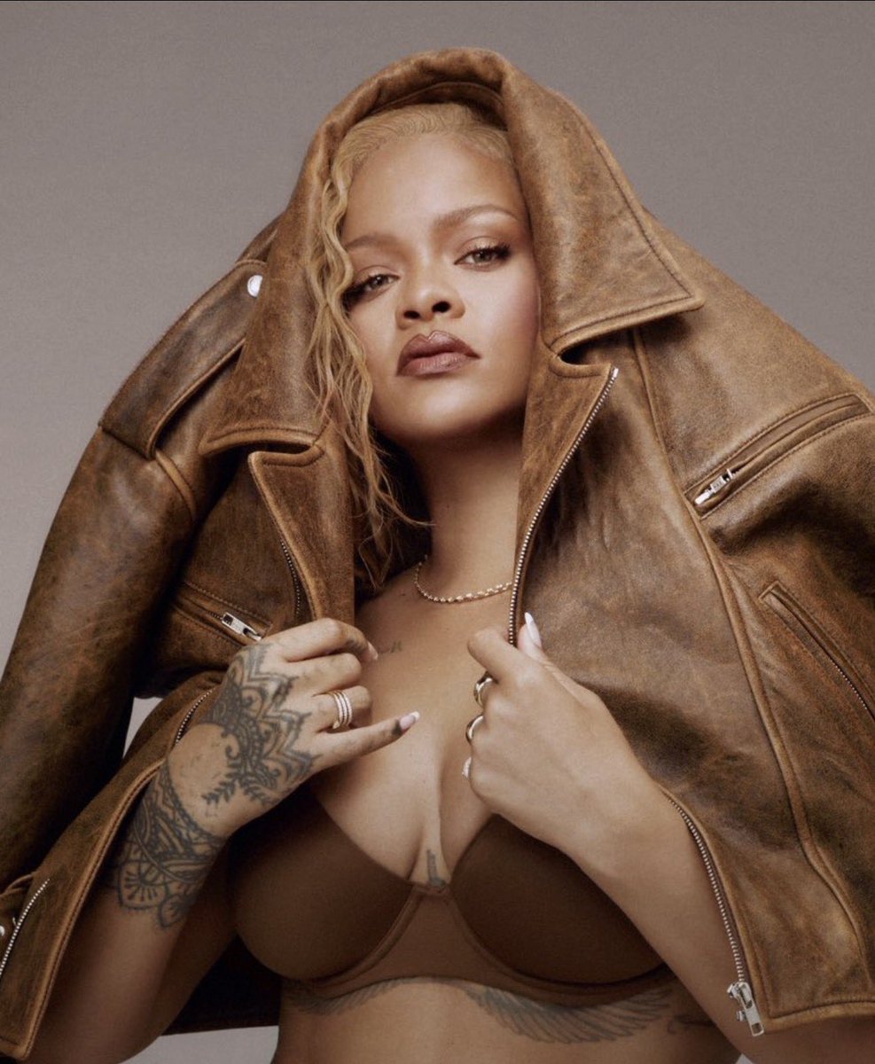 tracklist's tweet photo. HITMAKER! Rihanna se torna a segunda artista com mais ouvintes mensais no Spotify.

A cantora não lan��a um álbum há mais de 10 anos. https://t.co/0kk0uI1MK5