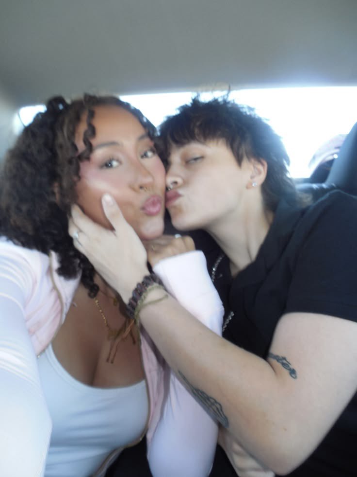 diversapphic's tweet photo. #siren4butch #chérie4butch #butchfemme #wlw https://t.co/rnop3j0aZW